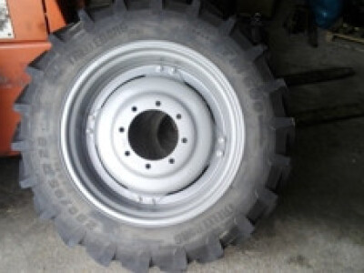 Komplet uskih traktorskih kotača