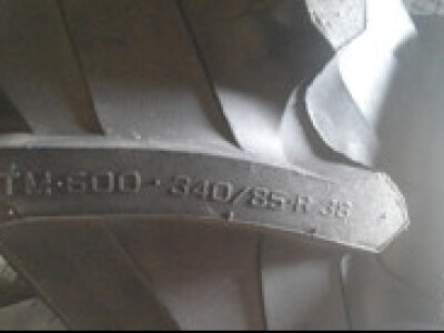 Komplet uskih traktorskih kotača