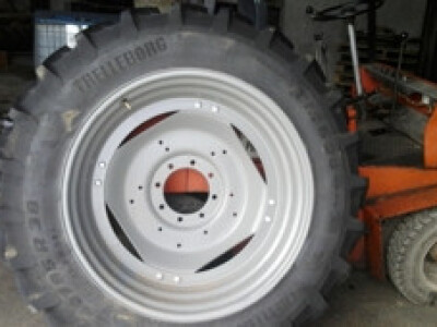 Komplet uskih traktorskih kotača