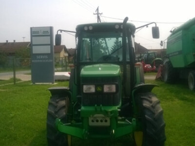Traktor John Deere 5415