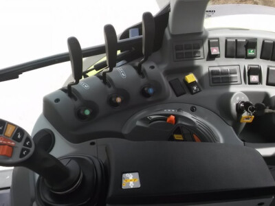 Akcija! Claas Arion s opremom za stočare