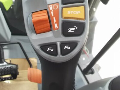 Akcija! Claas Arion s opremom za stočare