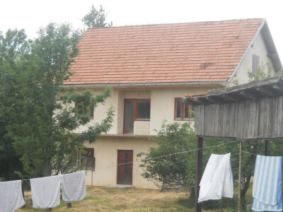 Prodajem zemlju i kuću u Gračacu, Hrvatska