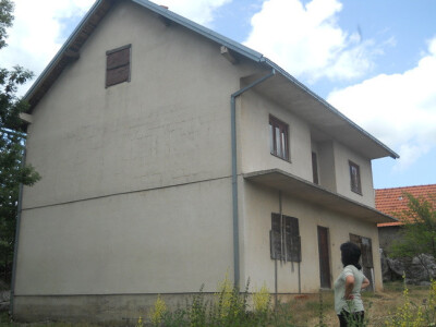 Prodajem zemlju i kuću u Gračacu, Hrvatska