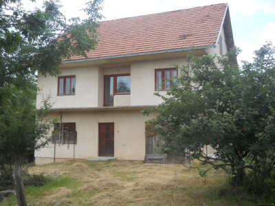 Prodajem zemlju i kuću u Gračacu, Hrvatska