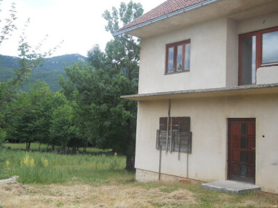 Prodajem zemlju i kuću u Gračacu, Hrvatska