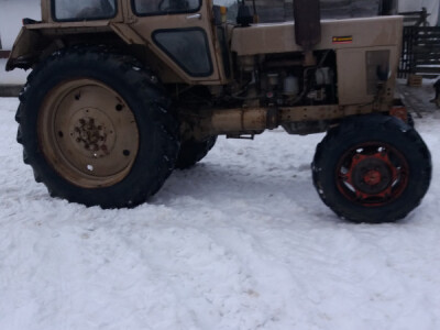 Traktor belarus 82