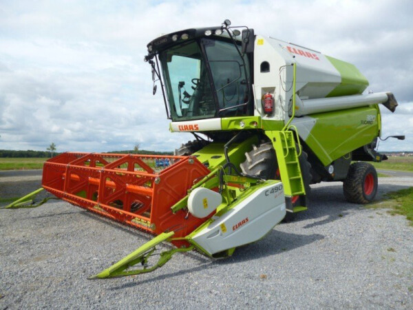 Tucano 320 + adapter Claas C490 + stol za repicu + stol za suncokret