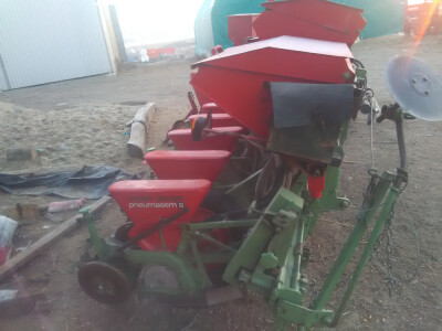 sijačica za kukuruz pneumatska Nodet i Gaspardo