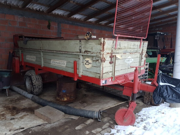 PRIKOLICA ZA RAZBACIVANJE STAJSKOG GNOJA