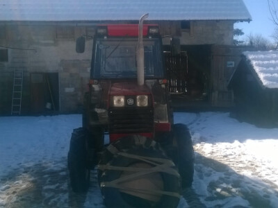 Prodajem traktor Univerzal 453dt 2002