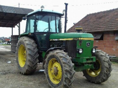John Deere 3050