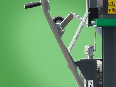 AKCIJA ROBUST CJEPAČ DRVA 16 T KARDAN – RASCIJEPA SVE!!!