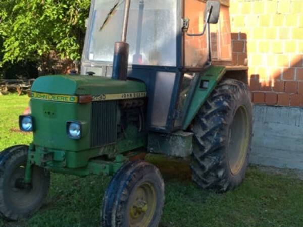 John Deere 2130