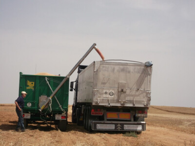 Pužnica za pretovar hidraulična