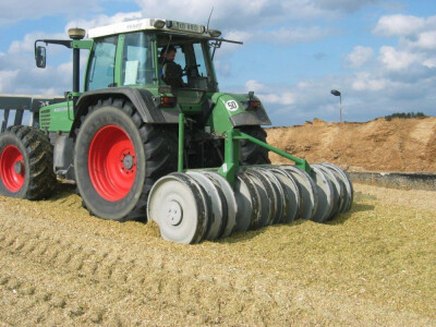 Valjak za gaženje silaže