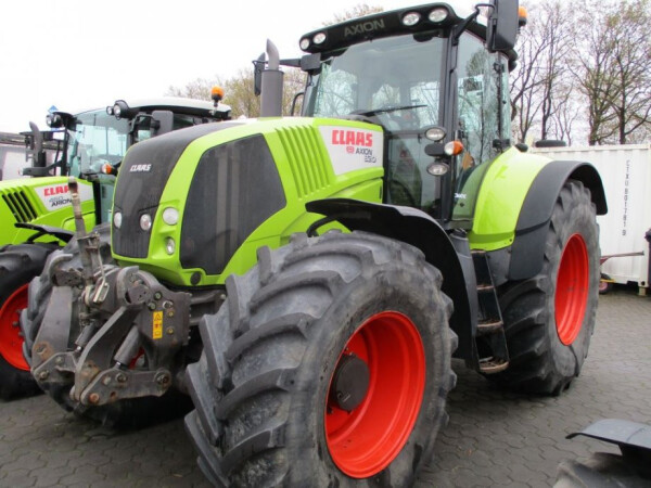 Traktor Claas Axion 820 C-Matic