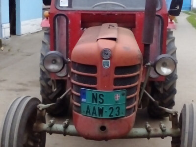 Prodajem traktor Zetor