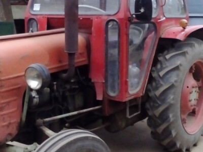 Prodajem traktor Zetor