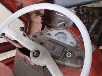 Prodajem traktor Zetor