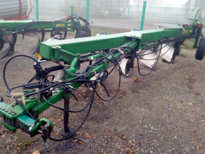 Plugovi John Deere 2810
