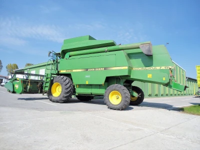John Deere 2058