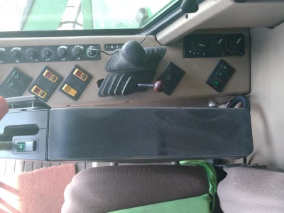 John Deere 2058