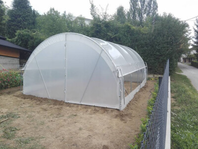 Plastenik 4,5 m širine sa bočnim otvaranjem