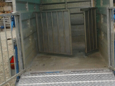 prikolica za prevoz životinja