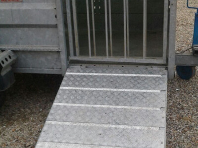 prikolica za prevoz životinja