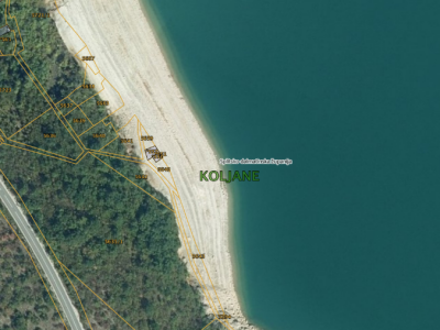 Zemljište blizu obale Perućkog jezera.