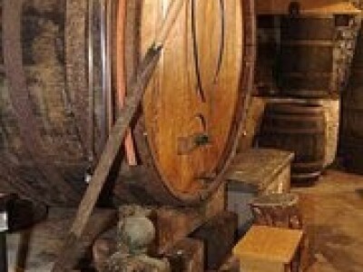 Hvarsko vino crno i bijelo