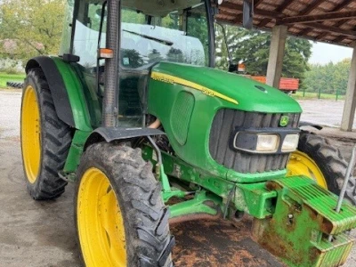 John Deere 5820