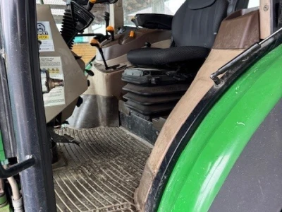 John Deere 5820