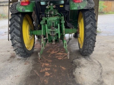 John Deere 5820