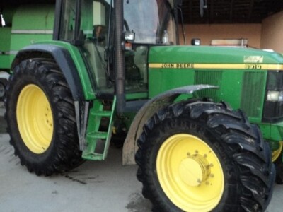 John Deere 6910