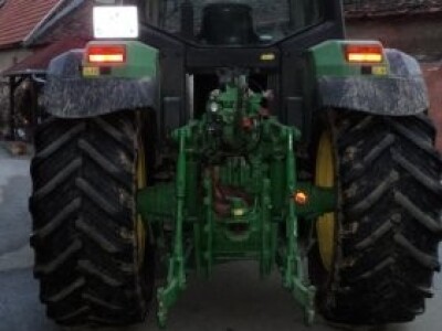 John Deere 6910