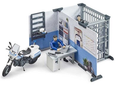 Bruder policijski set stanica sa motorom, opremom, policajcem i osumnjičenim