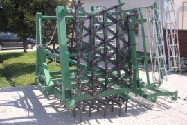 Teška drljača sa hidrauličnim podizanjem krila, radni zahvat 5.60, klin 30x30x220