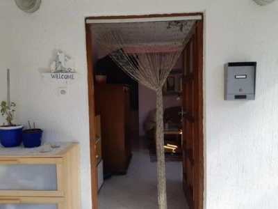 Apartman i dva stana za izdavanje u Budvi