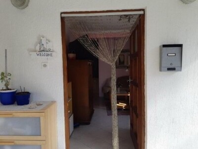 Apartman i dva stana za izdavanje u Budvi