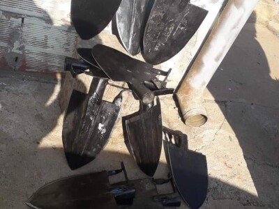 Asovi , budaci, motike , kosiri rucni rad Kovacka radionica