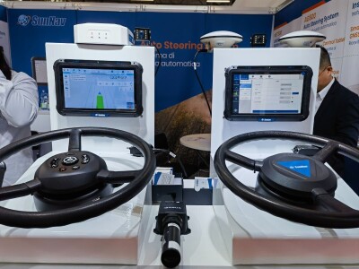 Autopilot Sunnav AG500 GPS RTK Sustav za automatsko upravljanje