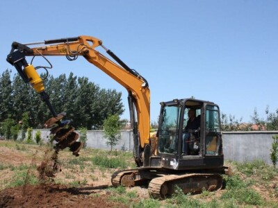 Bušač rupa za bager