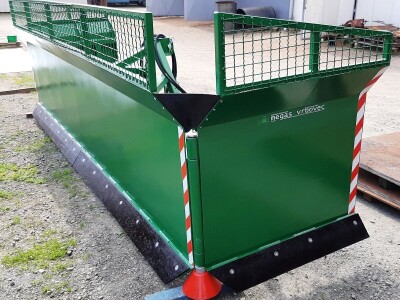 Daska za ravnanje silaže L4000