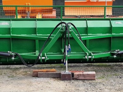 Daska za ravnanje silaže L4000