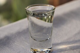 Domaca rakija komovica i loza