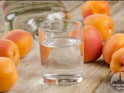 Domaća rakija od dunje i kajsija