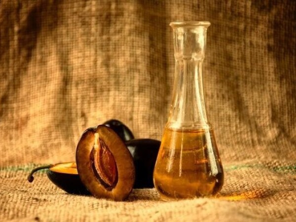 Domaća rakija od šljive