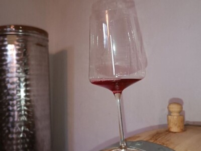 Domace vino (suvo ,poluslatko)